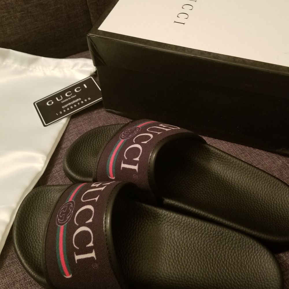 Authentic Gucci Vintage Logo Slides, woman's 9